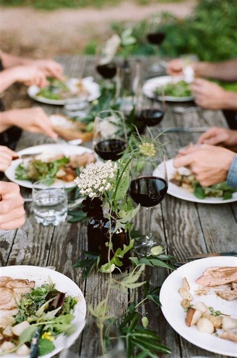 A post on party photography might seem like a weird idea but it's not as simple as you may think… if you want to get good party photos that is. food photography, gathering, table setting, table styling ...