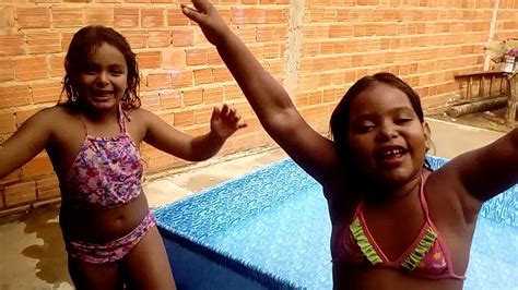 Desafios na piscina com amiga подробнее. Desafio na piscina - YouTube