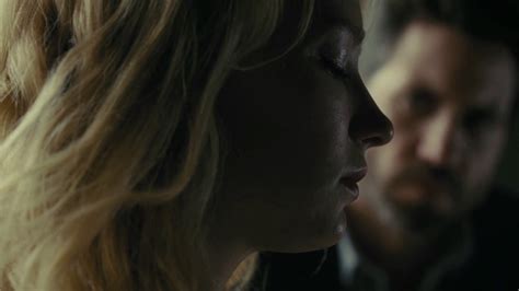 Diretto da justin chadwick e sceneggiato da a dirigere la ragazza dei tulipani è il regista, produttore e attore inglese justin chadwick. LA RAGAZZA DEL TRENO con Emily Blunt - Scena del film ...