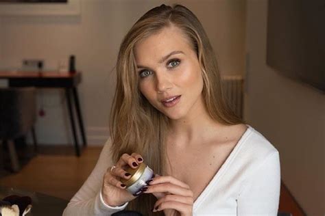 Jun 14, 2021 · agnieszka kaczorowska na krótki czas zniknęła z sieci. Agnieszka Kaczorowska w spektakularnej kreacji. Fani ...