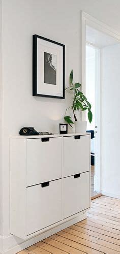 I fell in love with these ikea shoe cabinets because they are perfect for small spaces. Super Idee vor allem wenn man einen schmalen Flur hat ...