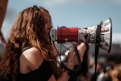 La violenza contro le donne da qualche tempo è sempre più al centro del dibattito pubblico. Giornata contro la violenza sulle donne, ancora - Style