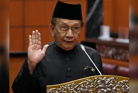 Jump to navigation jump to search. Rais Yatim dilantik sebagai Speaker Dewan Negara ke-18 ...