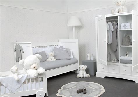 The minimalist ceramic decor arrangement. chambre bebe blanc et beige
