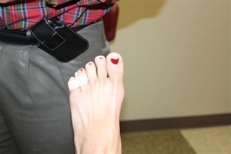 However, i found on the carpet i had pretty free range to move around, so i did dailyburn, t25, pilates, yoga, whatever struck my fancy. this funky junky: broken pinkie toe! what can you do?