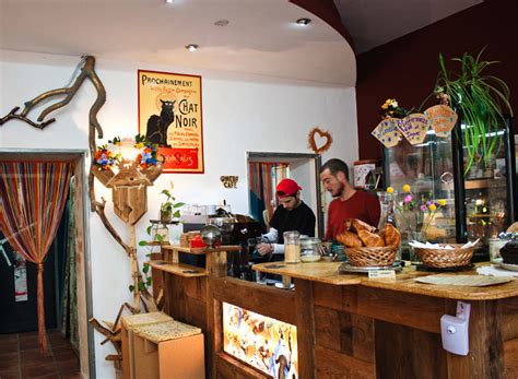 Im sandkasten kuchen backen (sand in förmchen pressen und so wendungen, redensarten, sprichwörter. Omis Kuchen und geschmierte Brötchen im Meuh in Neukölln ...