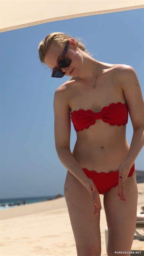Innocent young blonde gets her holes filled. Elle Fanning Shows Off Her Stunning Body In Bikini ...