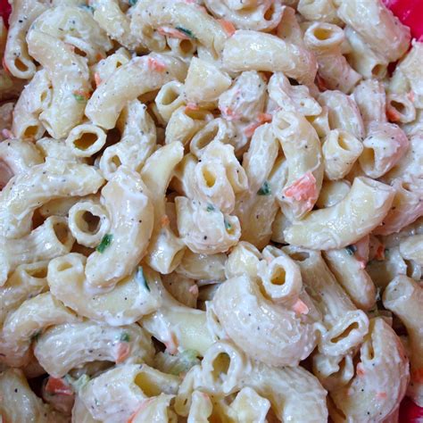 Buttery shrimp with a creamy mac salad is a match guaranteed to make your taste buds water. Hawaiian Mac Salad | Hawaiian mac salad, Hawaiian macaroni ...