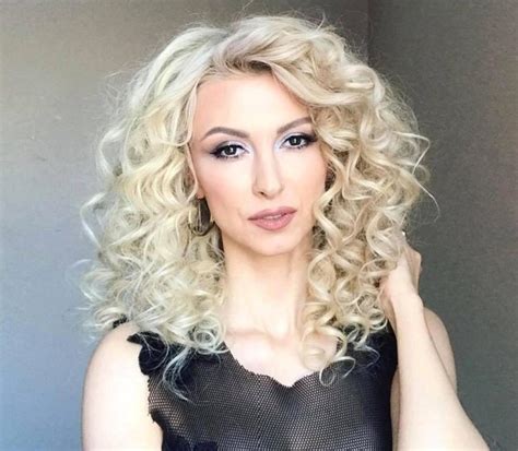 Welcome iepurași'ики ce faceți voi? Andreea balan cu pasarica la vedere, handimaine.fr