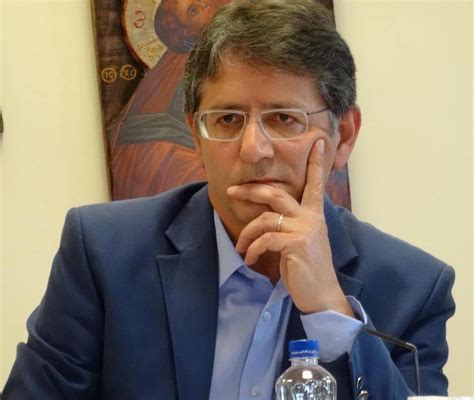 Ως παιδαγωγός, υπέρμαχος του «άνω θρώσκω» και των υψηλών αξιών, αλλά και άνθρωπος που στέκεται κοντά στους νέους. ΚΑΣΤΑΝΙΑ ΠΙΕΡΙΑΣ news: ΜΗΝΥΜΑ ΤΟΥ ΔΗΜΑΡΧΟΥ ΠΥΔΝΑΣ ...