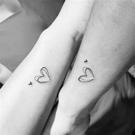 See more ideas about tetování, prst, malé tetování. Pin by Kamuska Trckova on Tatuajes. | Tiny heart tattoos, Bestie tattoo, Small heart tattoos