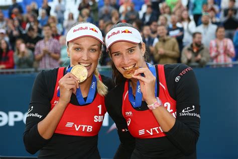 Sie duellieren sich darum mit den amerikanerinnen kelly claes und sarah sponcil. First World Tour gold for Team Joanouk