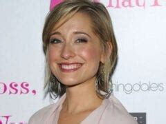 Chamar negro de macaco é uma velha tática de gentili. Allison Mack a Chloe de Smallville Está Sendo Acusada de ...