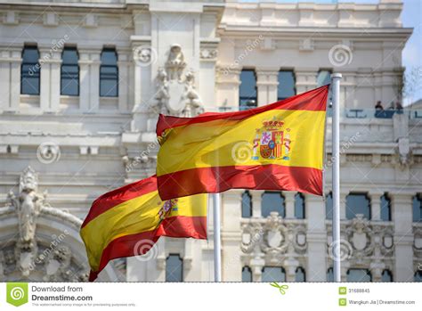 Köp festtillbehör grossisthandel hos bigbuy. Flagga av Spanien i vinden fotografering för bildbyråer ...
