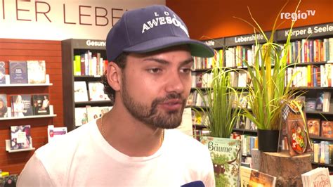 Doch wie ein insider nun verriet, soll der schauspieler. Jimi Blue Ochsenknecht stellt sein Kochbuch vor - YouTube