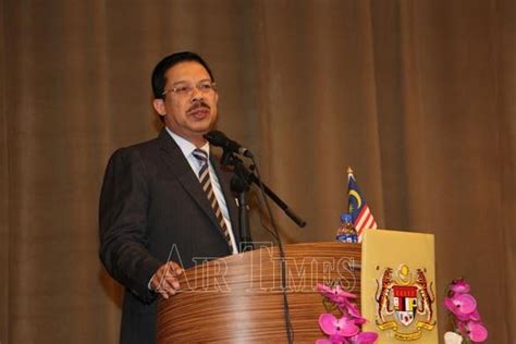 Suruhanjaya pencegahan rasuah malaysia (sprm) hari ini menahan setiausaha politik kepada seorang menteri kabinet. Mohd Zuki dilantik Ketua Setiausaha Negara baharu 1 Jan ...