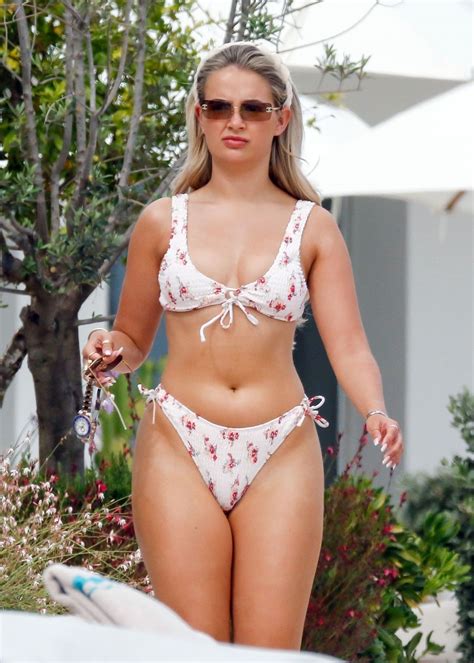 1 on love island 1.1 week 1 1.2 week 3 1.3 week 4 1.4 week 5 1.5 week 6 1.6 week 7 1.7 week 8 2 coupling 3 external. MOLLY MAE HAGUE in Bikini at a Pool 07/14/2020 - HawtCelebs