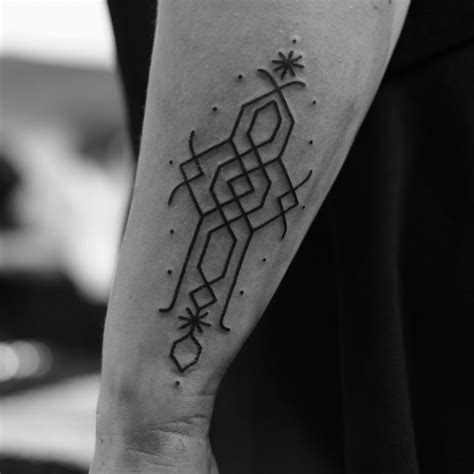 Check spelling or type a new query. BURTON.URSAEMINORIS. | Geometric tattoo, Tattoos, Geometric