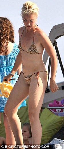 Moreover, her husband sean won the british comedy award in 2000 in the category of best live comic and he was also nominated for the perrier comedy award. Tamara Beckwith shows she's still got 'it' as she holidays ...