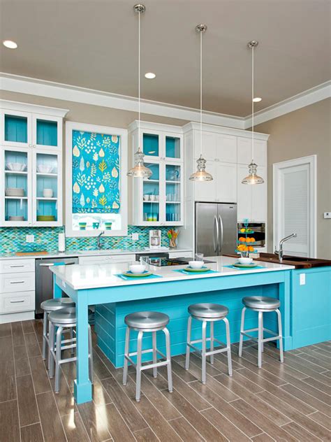 Pin these beautiful turquoise kitchen pictures and take notes on the design sources. In Detail Interiors | House of Turquoise