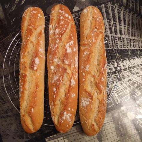 Recette de pain baguettes #recettedepain#recettedebaguettes#baguettes#pain#brod#yummy#ekmek. Baguettes croustillantes et légères au companion en 2020 ...