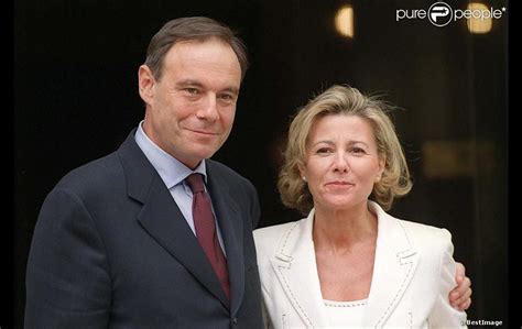 Elle apparaît quelquefois dans les éditions du journal d'antenne 2, notamment pour donner les évolutions du cours de la bourse depuis le palais brongniart. PHOTOS - Claire Chazal et Xavier Couture lors de leur ...