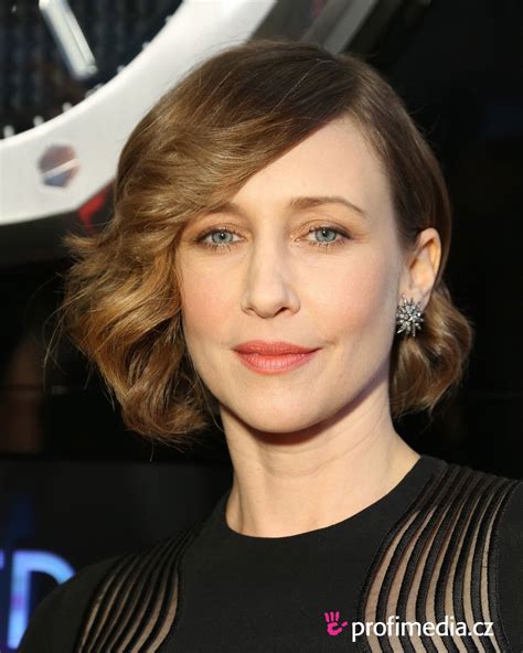 She is perhaps best known for her roles in the 2006 films running scared and the departed. Vera Farmiga - sztárfrizura - HappyHair