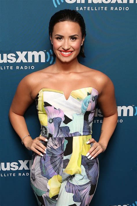 Последние твиты от demi lovato (@ddlovato). DEMI LOVATO at SiriusXM Studios in New York 06/25/2015 ...