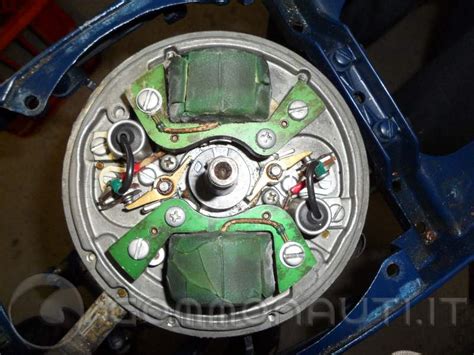 Parliamo del codice nautico e dei vari modelli, dai propulsori honda ai tohatsu! VECCHIO EVINRUDE 4 CV 2 TEMPI - TOTALE INESPERTO