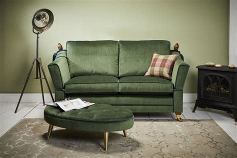 Our knole sofas are made by george smith in the north of england, using traditional methods passed down through the generations, alongside the best modern techniques. Knole - Sofa Smith