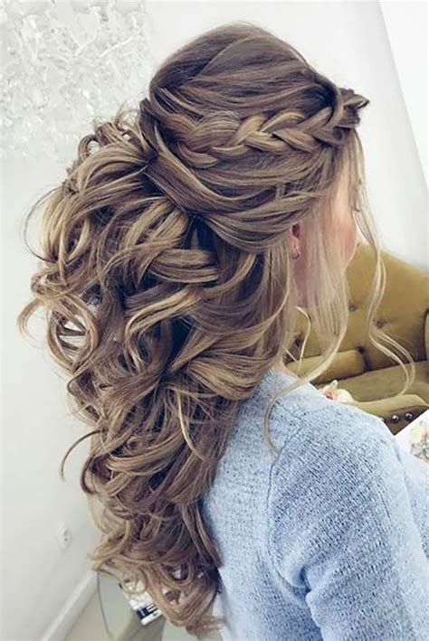 Entre le court et le long, les cheveux mi longs sont souvent difficiles à coiffer. coiffure mariage tresse cheveux mi long - Maquillage mariage