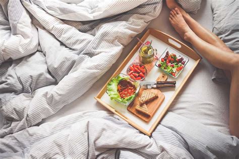 Zusammen einschlafen oder noch etwas quatschen. Frühstück im Bett Abo - für Entspannung oder Zweisamkeit ...