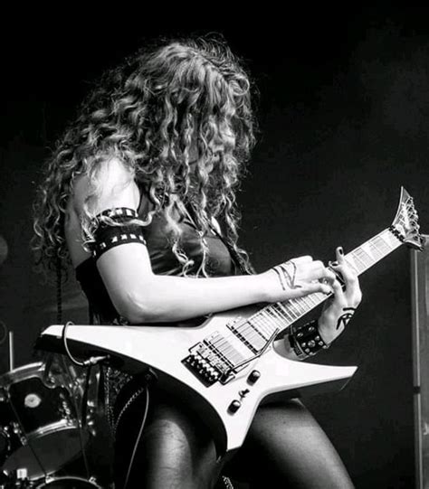 The announcement comes just days after it was revealed that nusselder and joined forces with former nervosa members fernanda lira (bass, vocals) and luana dametto (drums). Sonia 'Anubis' - Burning Witches