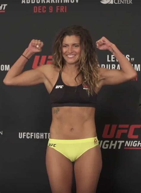 I believe (when i fall in love with you it will be forever). Ashley Yoder's deep camel-toe : ufc
