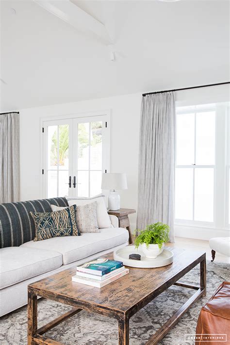 Stir the can thoroughly, then apply to the table with a putty knife. How to Style Your Coffee Table, According to Nate Berkus ...