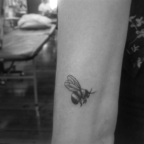 Jun 08, 2019 · the strong desire of close people to unite in one with invisible bonds led to emerging of such notion as sister tattoos. Lil bumble bee for Isabelle 🐝 - alexandyrvalentine | Tattoos, Bee tattoo, Small tattoos