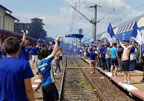 Imaginea echipei fc universitatea craiova va fi promovată şi de. Bucurie într-un moment istoric: jucătorii Universității ...