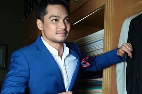 Pelakon syafiq kyle berharap penyanyi aiman tino sentiasa berfikir secara waras ketika berhadapan kontroversi penularan. Syafiq Kyle Biodata | Bercinta dan Kekasih Dengan Mimi Lana