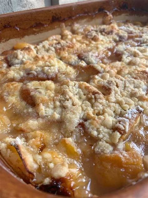 Serve with a scoop of vanilla ice cream! Paula Deen Apple Cobbler Recipe : Bisquick Peach Cobbler ...