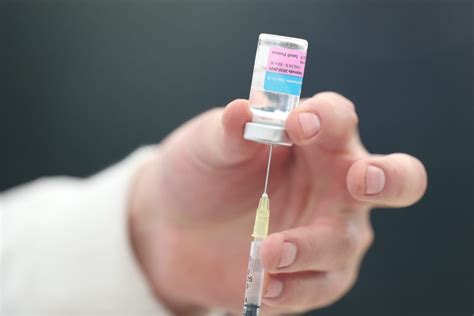 Ha sottolineato come ehm sia stato criticato proprio per le percentuali del di vaccinazioni in lombardia invece adesso questa percentuale diciamo eh garantisca anche una una dose di scorta diciamo per la. Il vero ritardo sui vaccini Covid in Lombardia è nelle Rsa ...