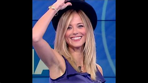 Francesca fialdini è la conduttrice di la vita in diretta, in onda su rai uno, l'età e il fisico sono perfetti per quegli stivali. Francesca Fialdini: età, altezza, peso e fidanzato. Tutto ...