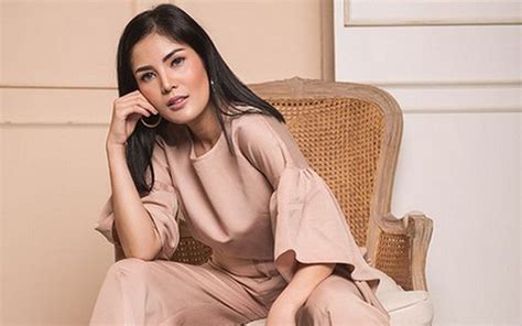 Anindia yandirest ayunda (born january 10, 1989), better known by her stage name nindy is an indonesian recording artist, actress, and businesswoman. Tak Diajak Bertemu Iqbaal Ramadhan, Nindy Ayunda Marahi ...