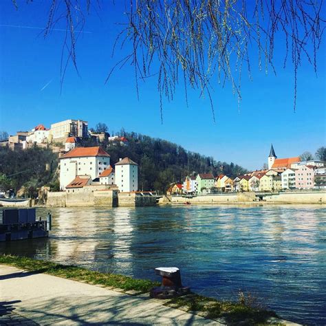 Hier siehst du eine übersicht aller gemeinden oder stadtteile im gesamten kreis. Ortspitz, Passau: Sunshine illuminates the Veste Oberhaus ...