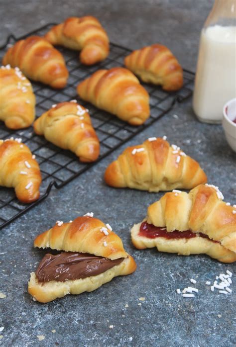 Croissant fatti in casa come quelli del bar? Cornetti brioche fatti in casa come al Bar! soffici e ...