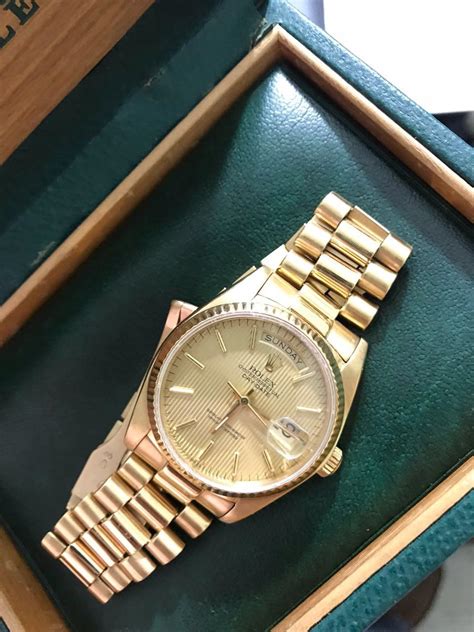 Just pick who you want to sell to. My dad's 30+ year old Rolex. How much is this worth? (more ...