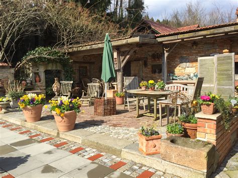 Tür zur abtei by ute herrmann, german impressionist painter. Sitzplätze im Garten - Biogärtner