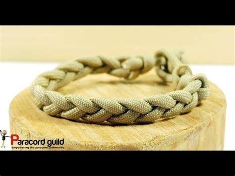 How to make your own paracord barrel racing reins! Simple braided paracord bracelet- single strand method https://www.youtube.com/watch?v ...