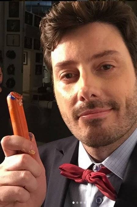 O cantor participa de um game proposto por danilo, o. Internauta critica humor de Danilo Gentili e recebe resposta do apresentador: 'GORDA' - Jetss