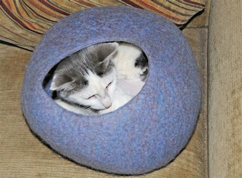 Yarn weight aran (8 wpi) ? How to Make a Wet Felted Cat / Kitten Cave/ a Free ...