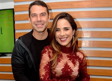 Wanessa camargo desembarcou em goiânia e foi direto para a casa dos avós francisco e helena wanessa desembarcou com os filhos josé marcus, de 4 anos, e joão, de 2, ao lado do marido. Em camarins separados, Zezé Di Camargo e Luciano recebem ...